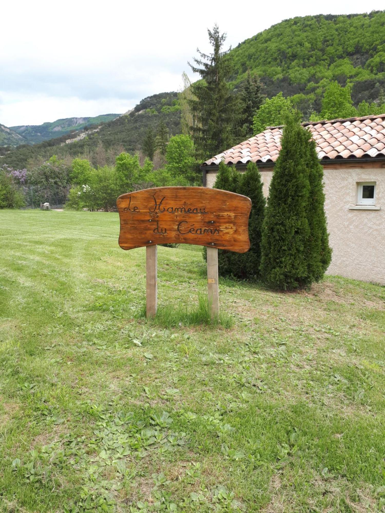 Logis Hotel Le Ceans Orpierre Luaran gambar